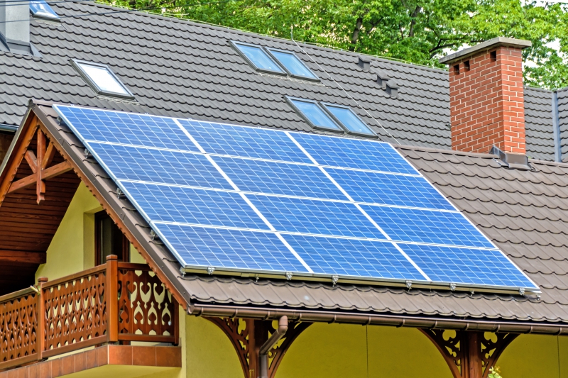 chauffagiste-POURRIERES-min_solar-panels-1477987